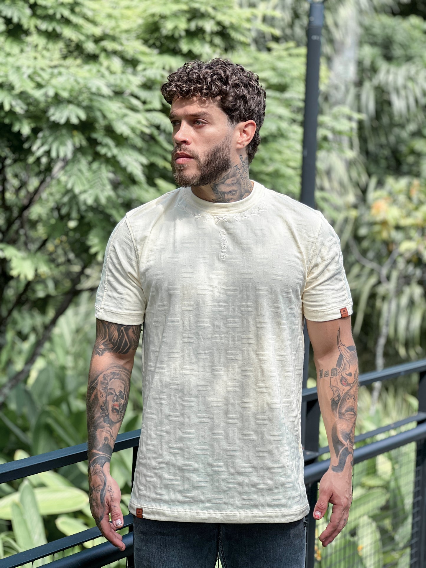 REF 103 308 CAMISETA TEXTURIZADA EN JACQUARD REGULAR FIT