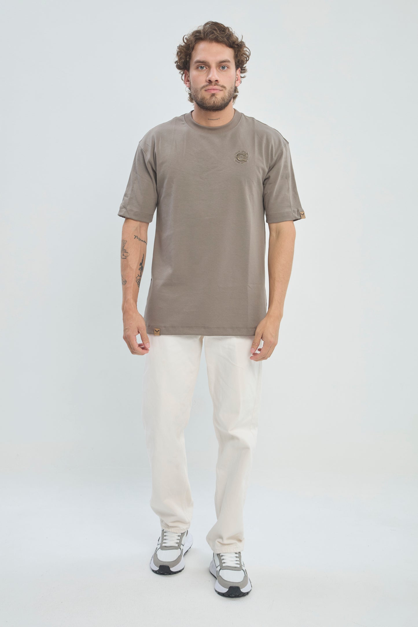 Camiseta Semi Oversize Hombre 250G Alto Gramaje con Bordado Tono a Tono Premium