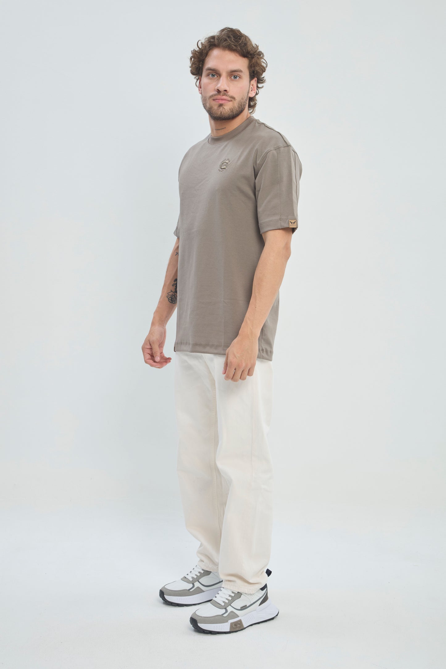 Camiseta Semi Oversize Hombre 250G Alto Gramaje con Bordado Tono a Tono Premium