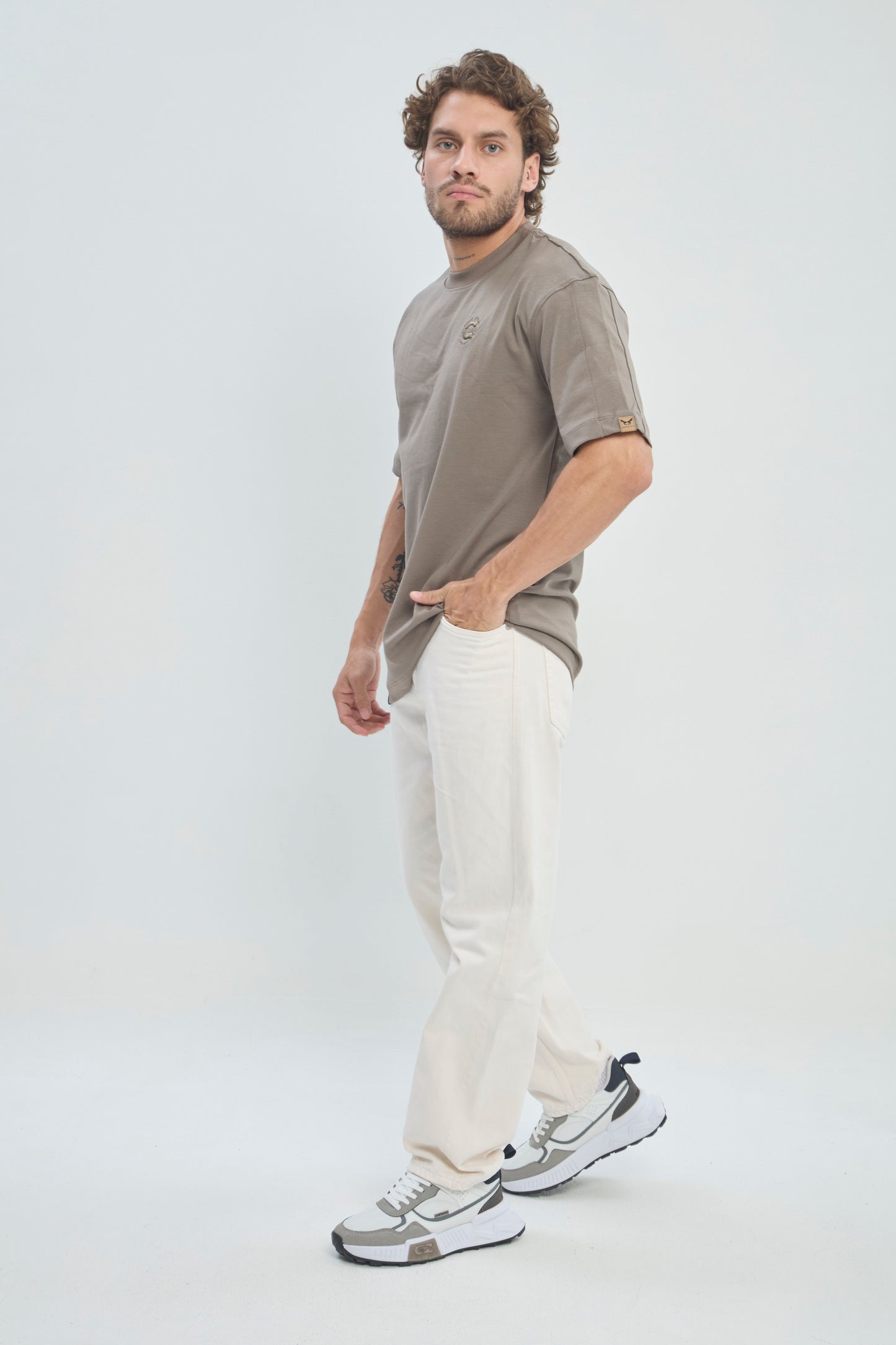 Camiseta Semi Oversize Hombre 250G Alto Gramaje con Bordado Tono a Tono Premium