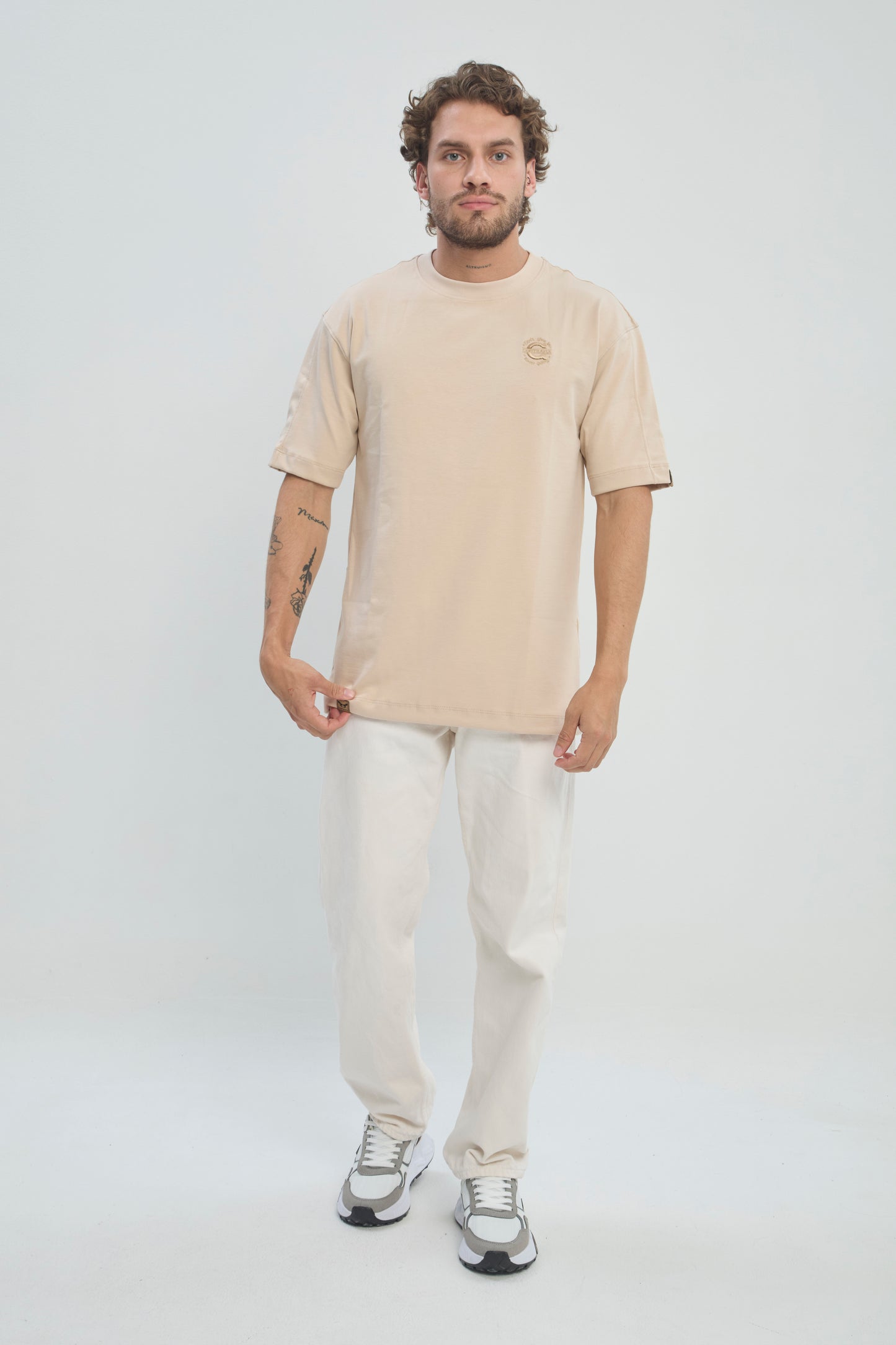 Camiseta Semi Oversize Hombre 250G Alto Gramaje con Bordado Tono a Tono Premium - REF: 970304