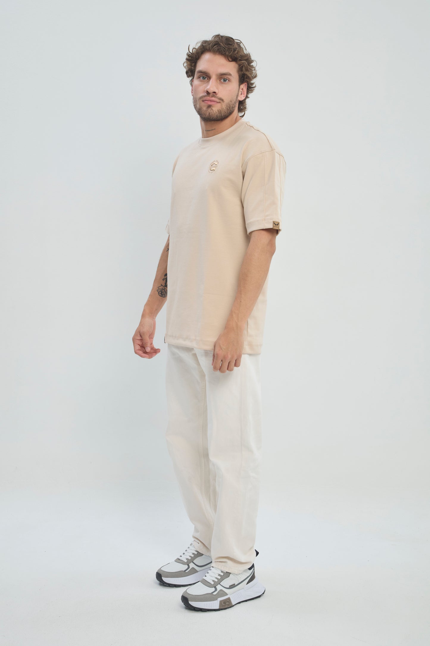 Camiseta Semi Oversize Hombre 250G Alto Gramaje con Bordado Tono a Tono Premium - REF: 970304