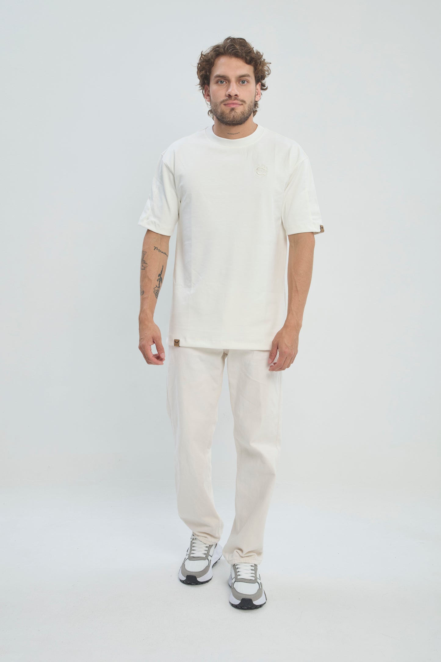 Camiseta Semi Oversize Hombre 250G Alto Gramaje con Bordado Tono a Tono Premium - REF: 970304