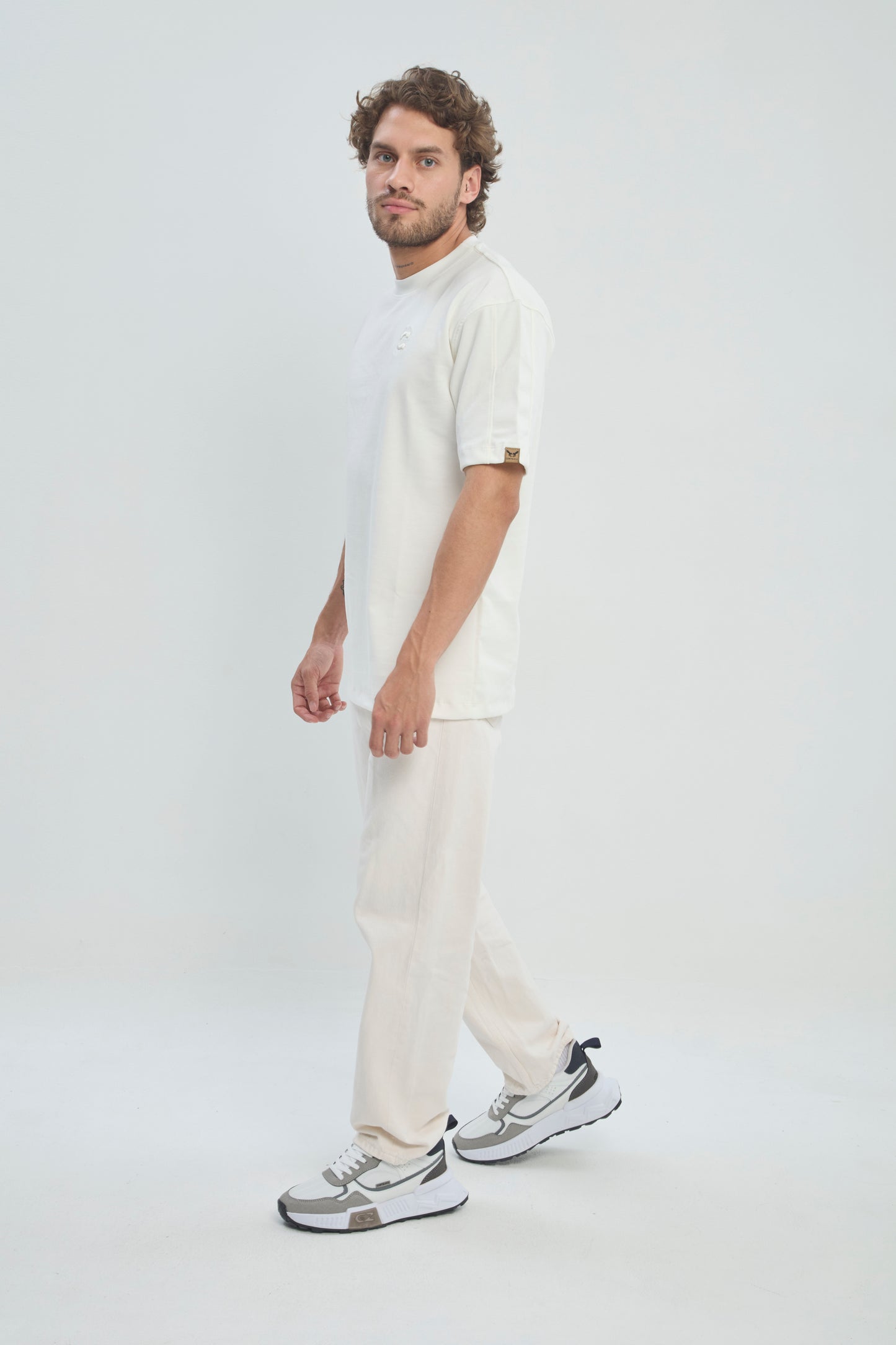 Camiseta Semi Oversize Hombre 250G Alto Gramaje con Bordado Tono a Tono Premium - REF: 970304