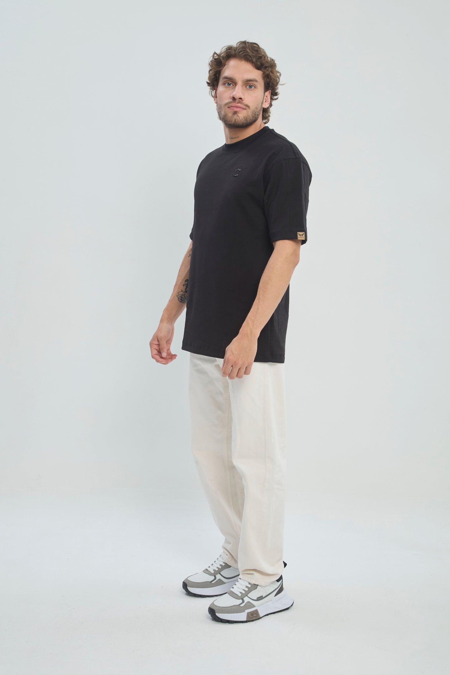 Camiseta Semi Oversize Hombre 250G Alto Gramaje con Bordado Tono a Tono Premium - REF: 970304