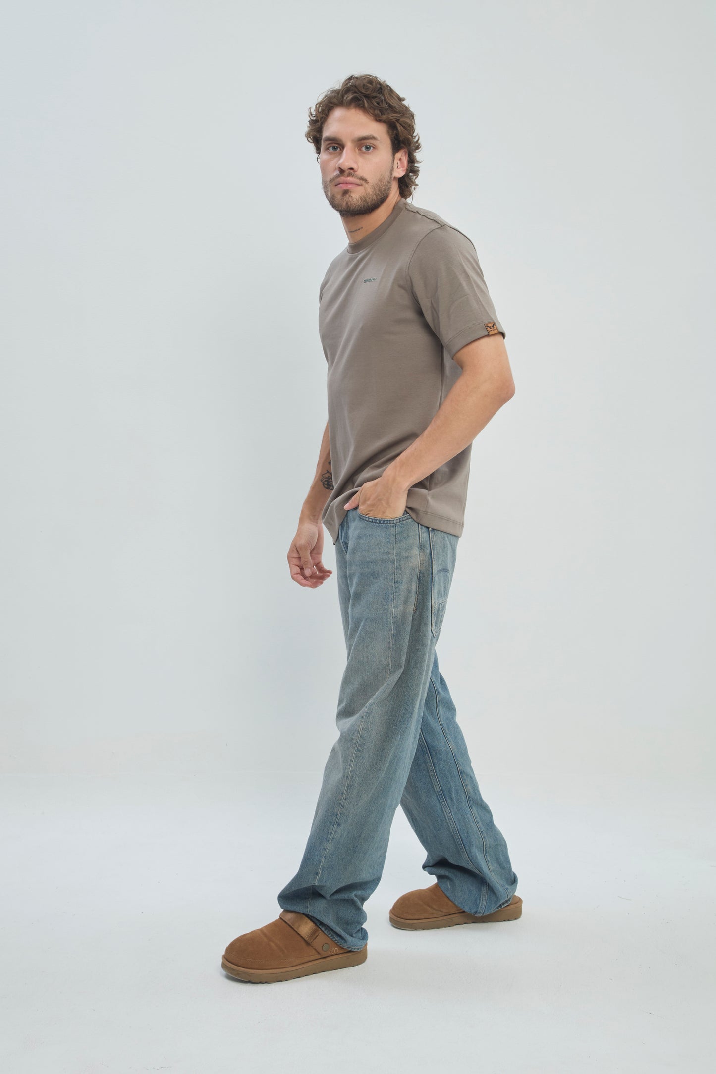 Camiseta Hombre Regular Fit 250G Alto Gramaje CLASICA Minimalista